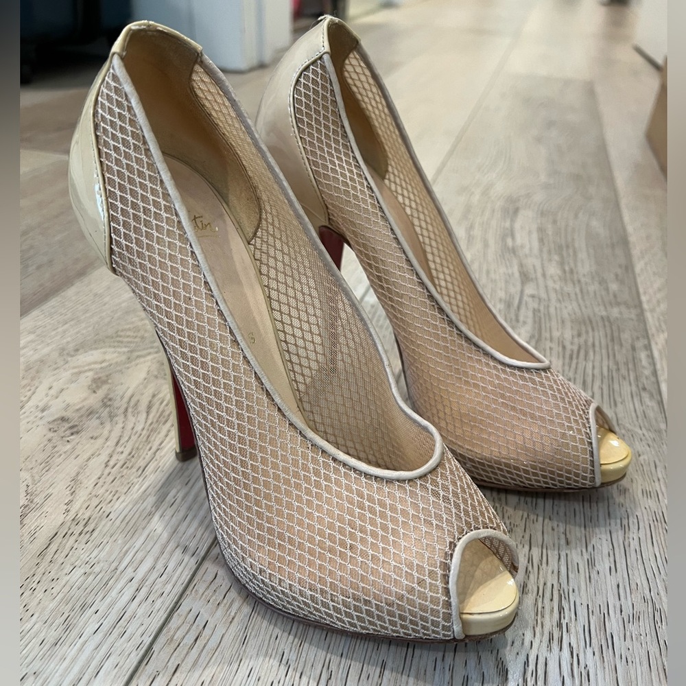 Christian Louboutin Fetilo 120 Patent Leather Calf/Fishnet Heal in size 37.5